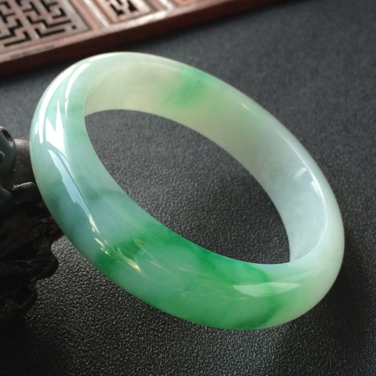 (超值推荐)糯冰种飘翠手镯(56.7mm)