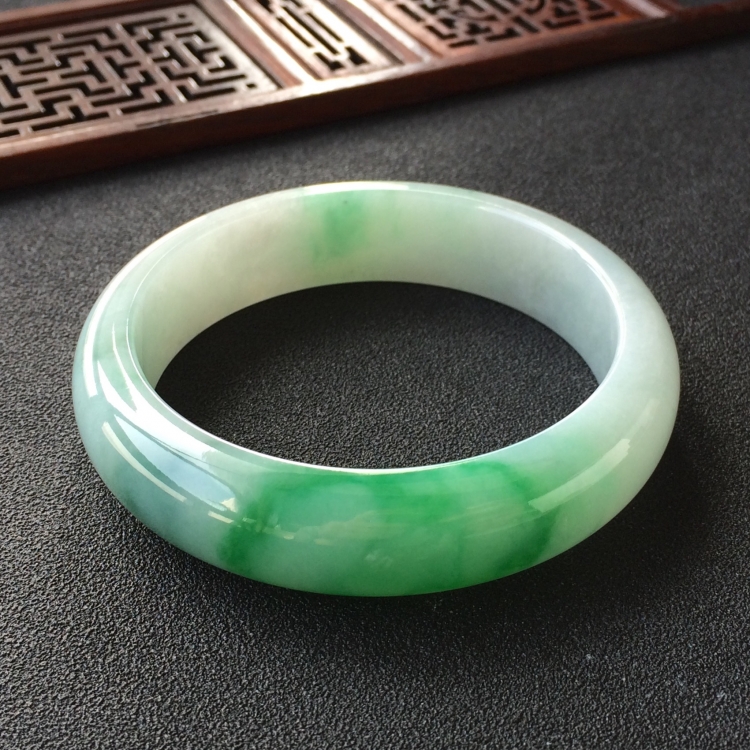 (超值推荐)糯冰种飘翠手镯(56.7mm)
