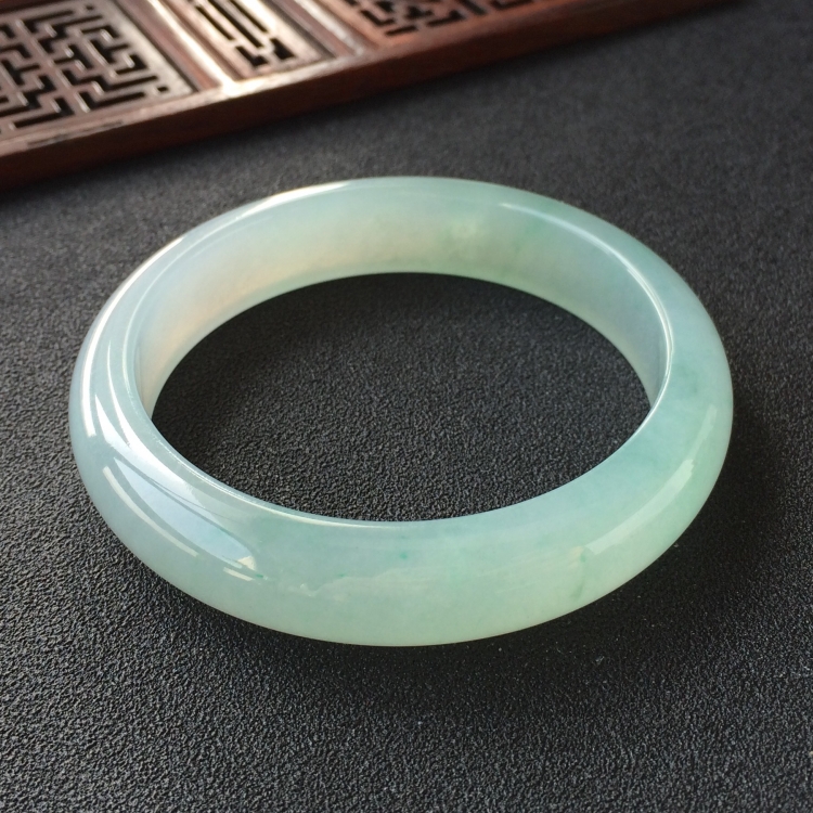 (超值推荐)糯冰种晴水略飘花手镯(57mm)