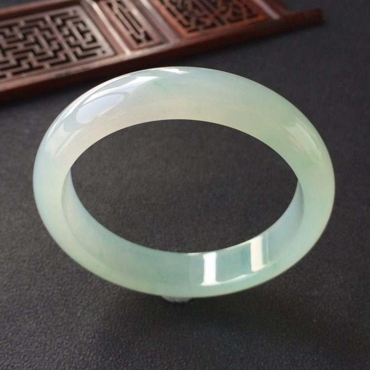 (超值推荐)糯冰种晴水略飘花手镯(57mm)