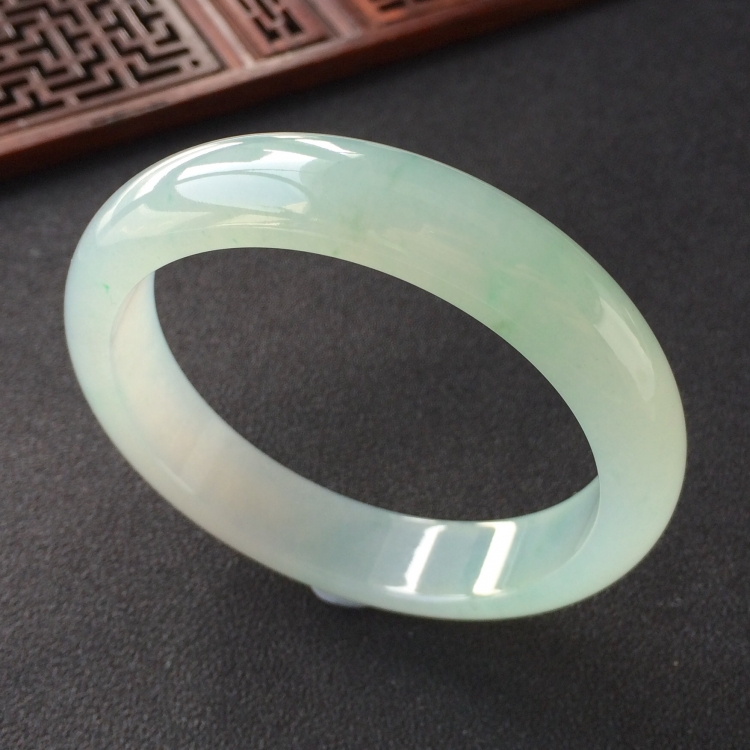 (超值推荐)糯冰种晴水略飘花手镯(57mm)
