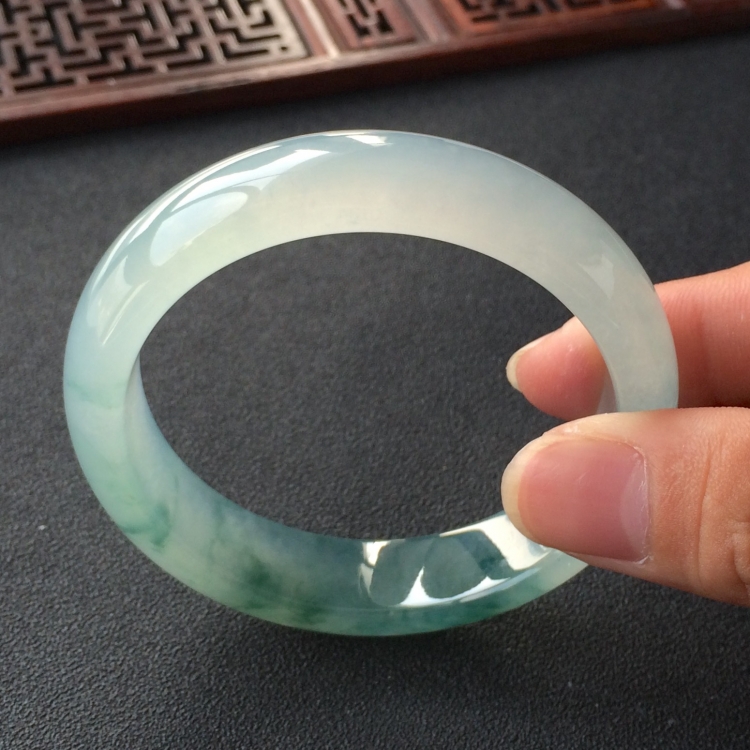 (超值推荐)冰种飘花手镯(56mm)