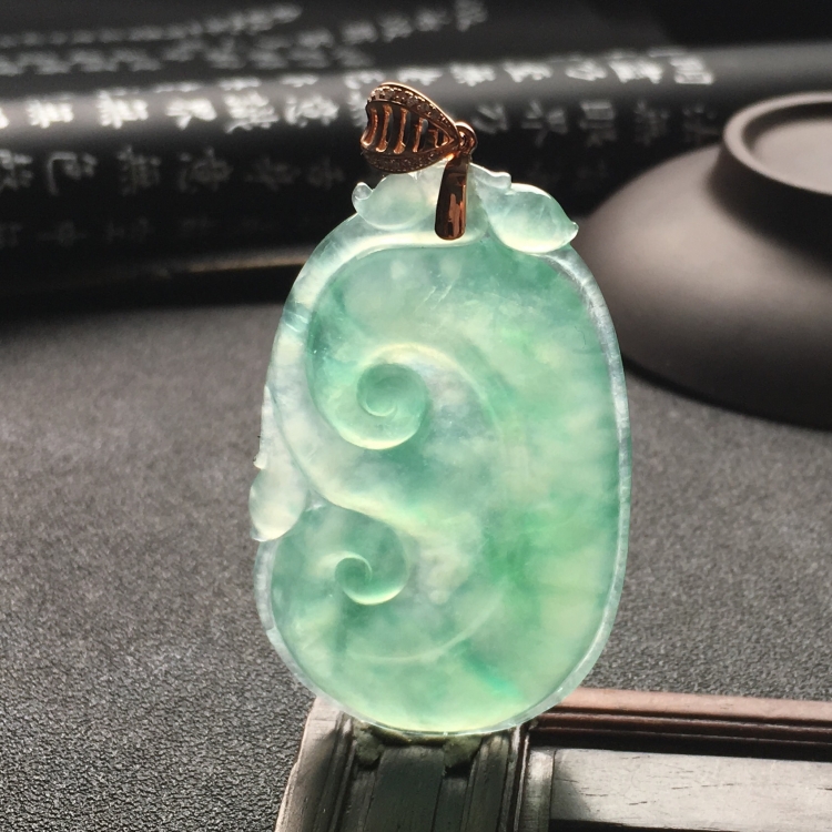 （超值推荐）冰种略飘翠如意挂件（金扣）