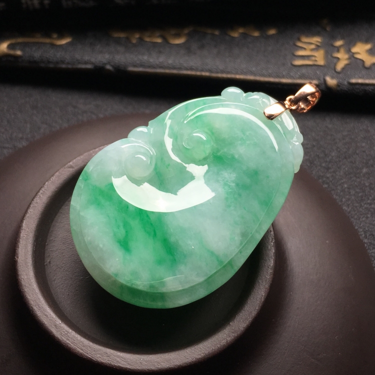 （超值推荐）糯冰种飘翠如意挂件（金扣）