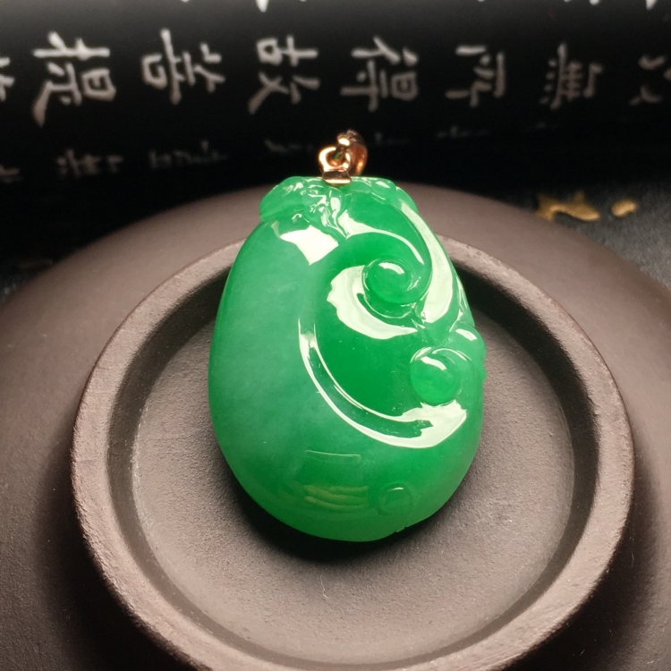 （超值推荐）糯冰种翠色如意挂件（金扣）
