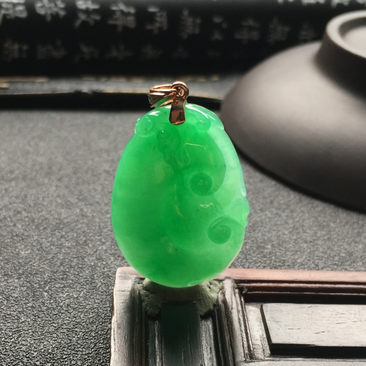 （超值推荐）糯冰种翠色如意挂件（金扣）