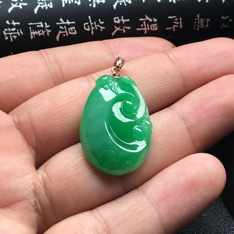 （超值推荐）糯冰种翠色如意挂件（金扣）