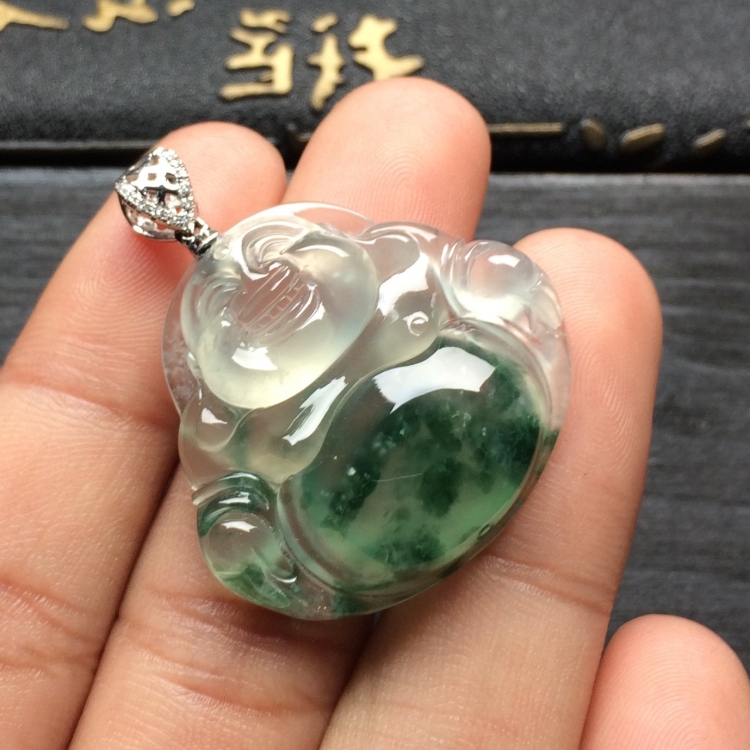 （超值推荐）冰种飘花玉佛挂件（金扣）