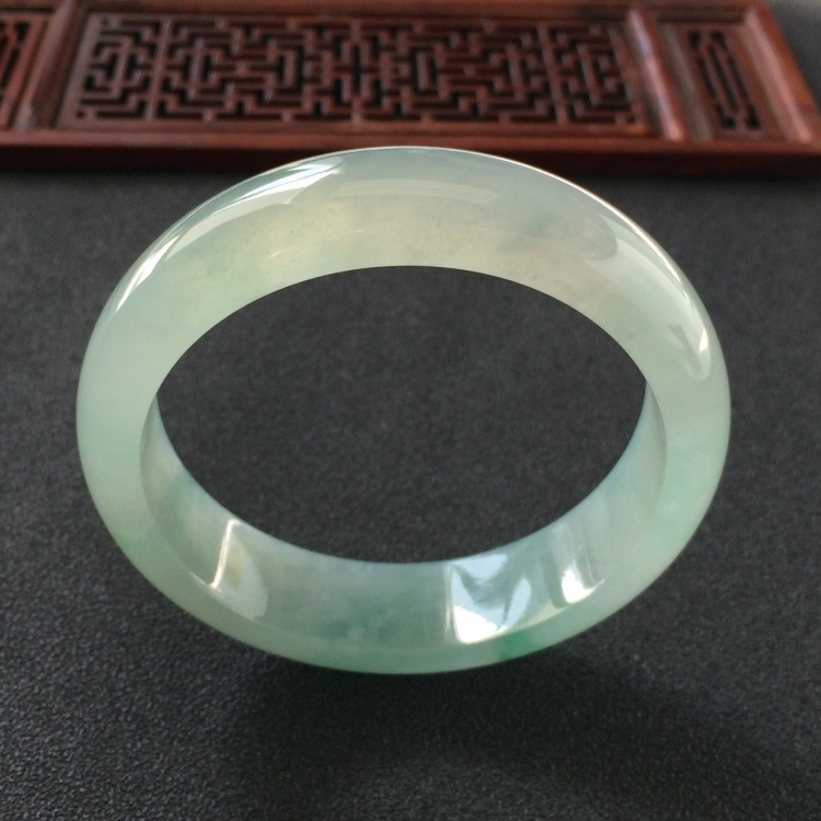 (超值推荐)冰种飘花手镯(56.3mm)
