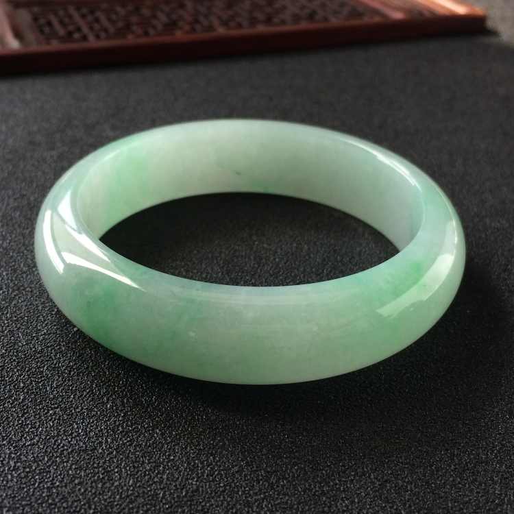 (超值推荐)糯冰种飘翠手镯(56mm)