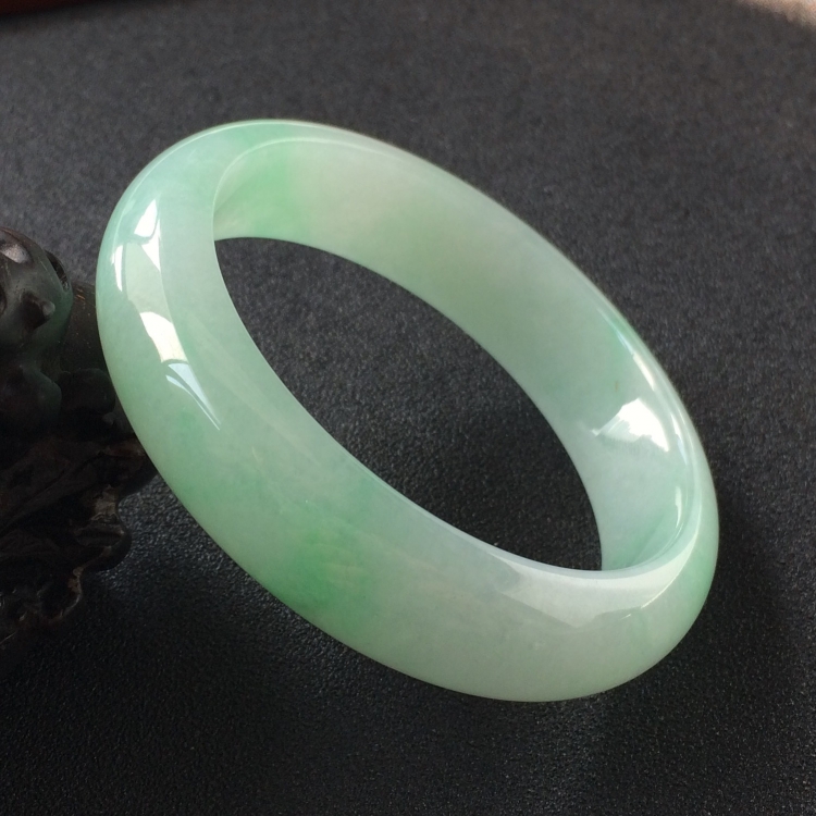(超值推荐)糯冰种飘翠手镯(56mm)
