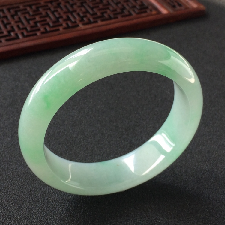 (超值推荐)糯冰种飘翠手镯(56mm)