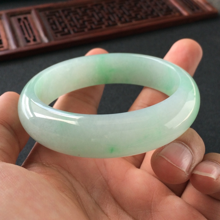 (超值推荐)糯冰种飘翠手镯(56mm)