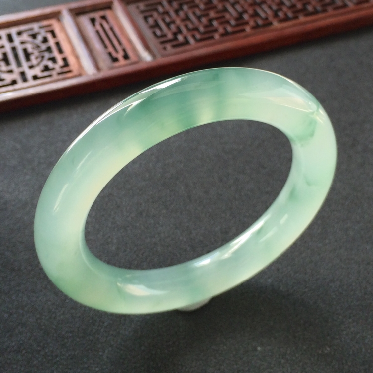 (超值推荐)冰种飘花圆条手镯(56.6mm)