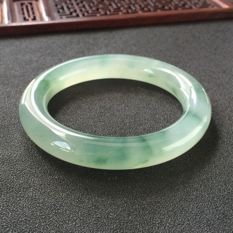 (超值推荐)冰种飘花圆条手镯(56.6mm)