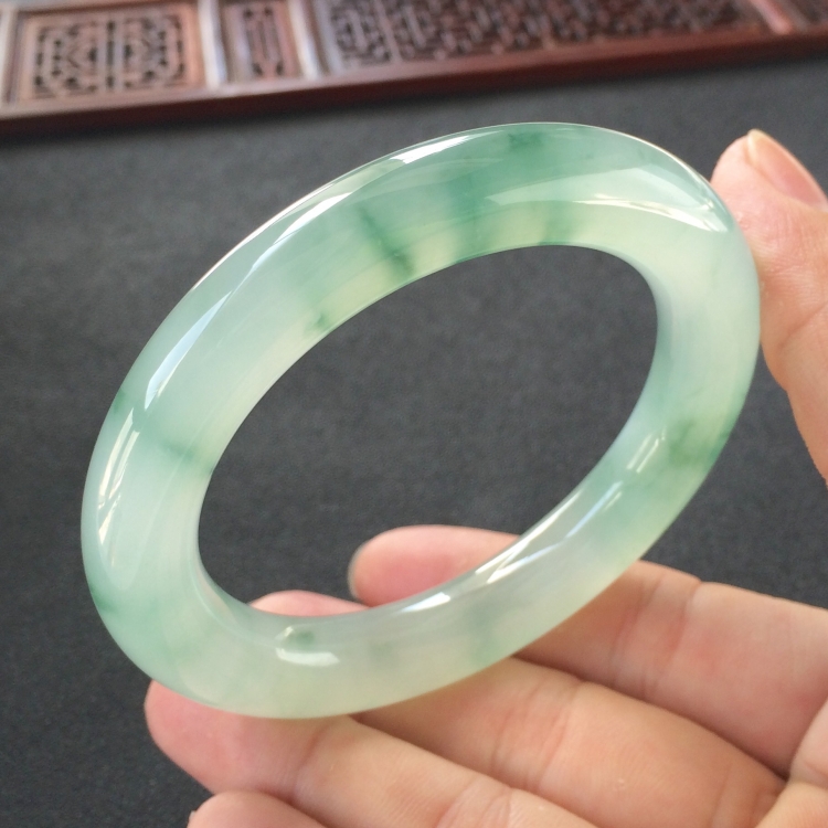 (超值推荐)冰种飘花圆条手镯(56.6mm)