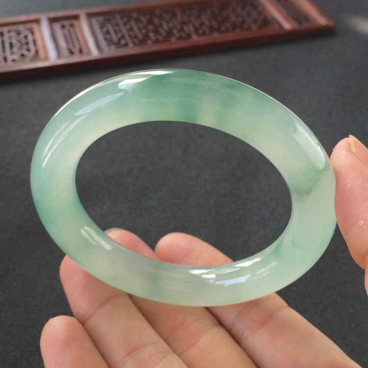 (超值推荐)冰种飘花圆条手镯(56.6mm)
