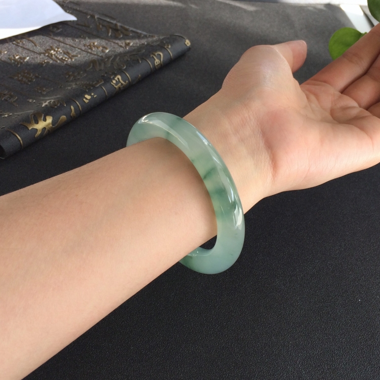 (超值推荐)冰种飘花圆条手镯(56.6mm)