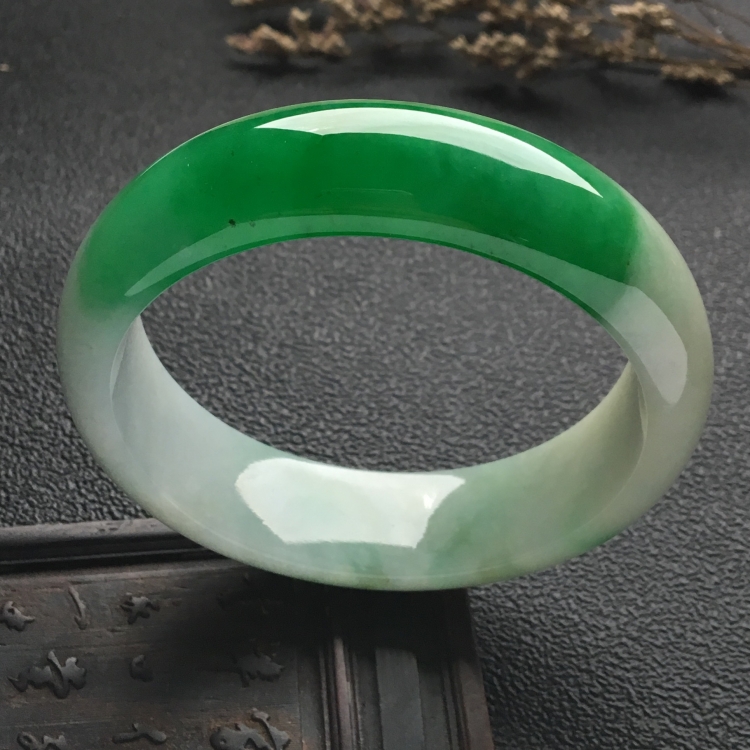 （超值推荐）糯冰种阳绿手镯（58.2mm）