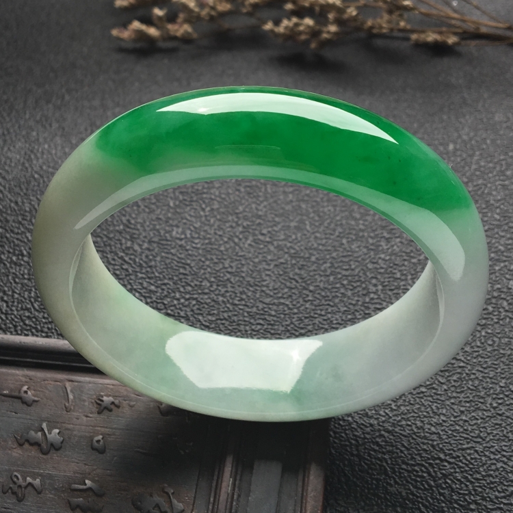 （超值推荐）糯冰种阳绿手镯（58.2mm）