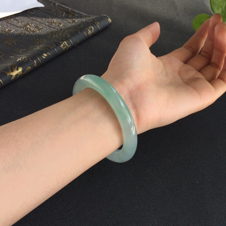 (超值推荐)冰种飘花圆条手镯(55.3mm)