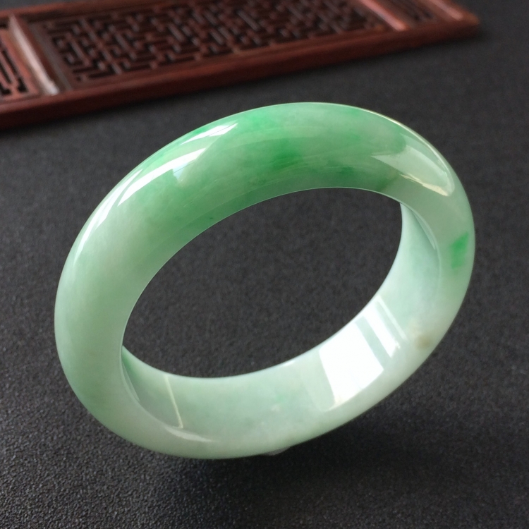 (超值推荐)糯冰种飘翠手镯(55.5mm)
