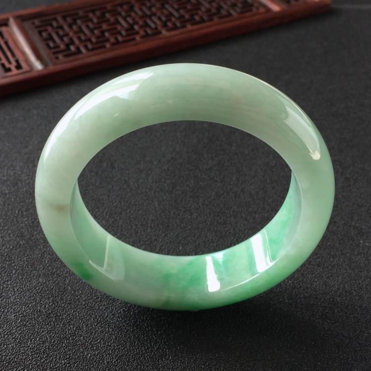(超值推荐)糯冰种飘翠手镯(55.5mm)