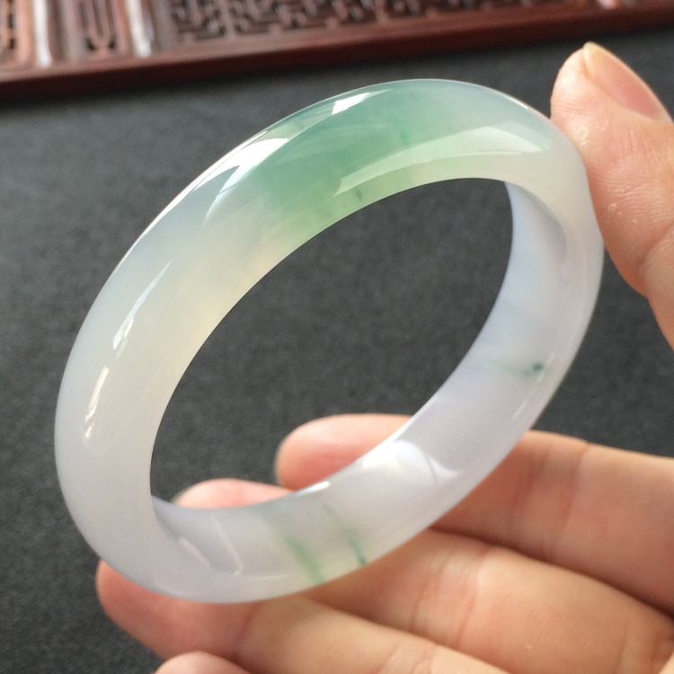 (超值推荐)糯冰种飘花手镯(57mm)
