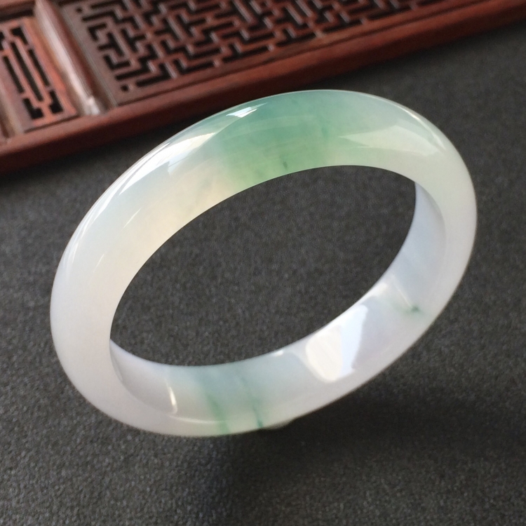 (超值推荐)糯冰种飘花手镯(57mm)