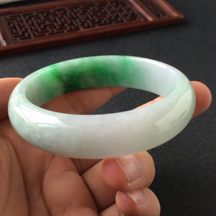 (超值推荐)糯冰种飘翠手镯(60.5mm)