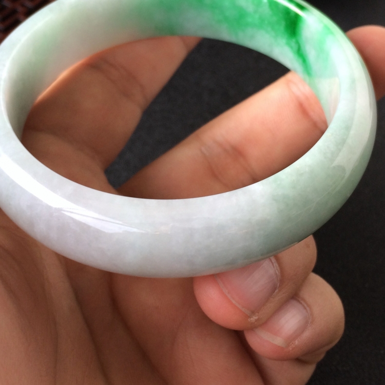 (超值推荐)糯冰种飘翠手镯(60.5mm)