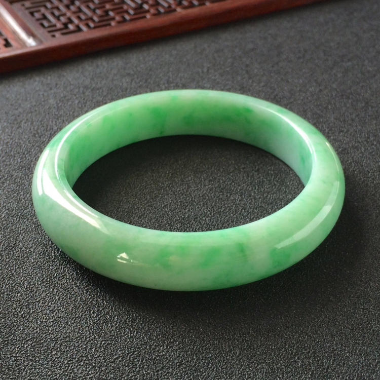 (超值推荐)糯冰种飘翠手镯(61.5mm)