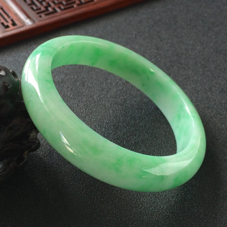 (超值推荐)糯冰种飘翠手镯(61.5mm)