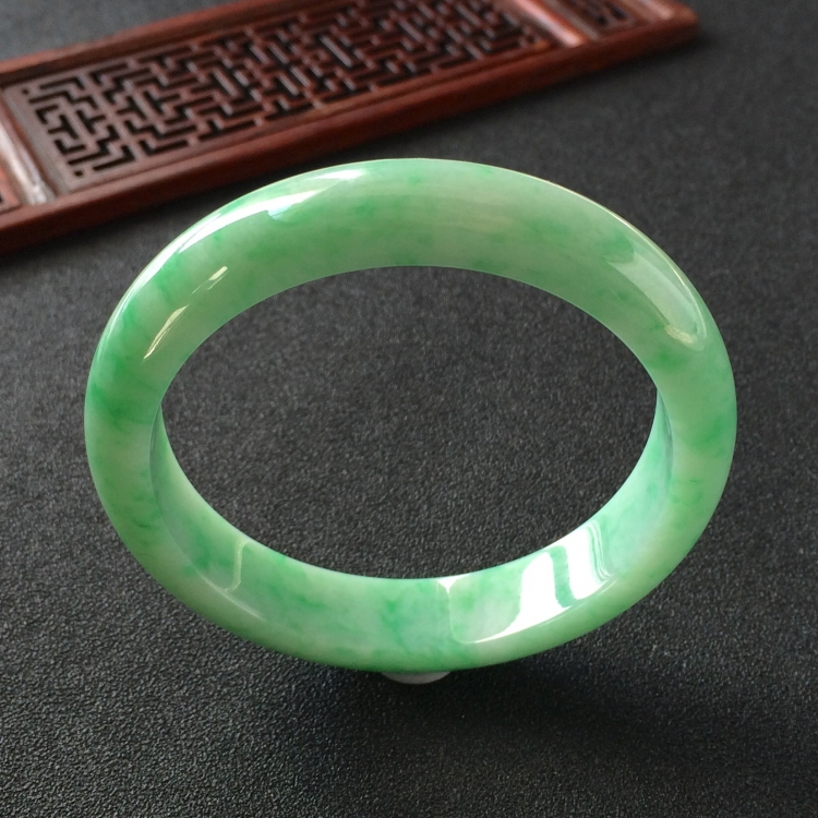 (超值推荐)糯冰种飘翠手镯(61.5mm)