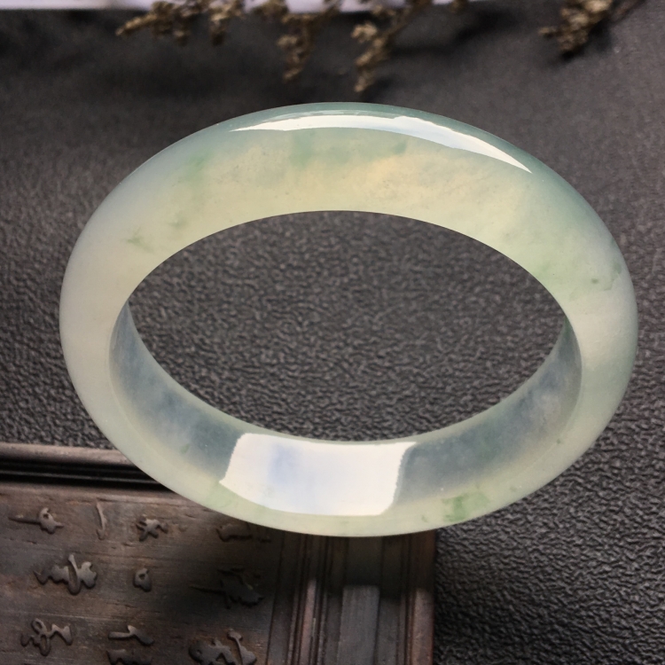 （超值推荐）冰种略飘花手镯（58.3mm）