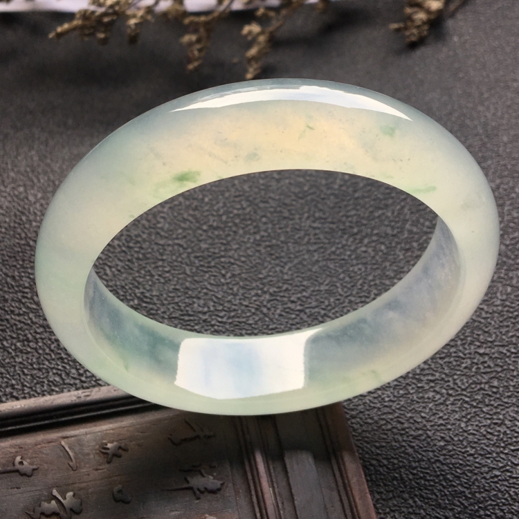 （超值推荐）冰种略飘花手镯（58.3mm）
