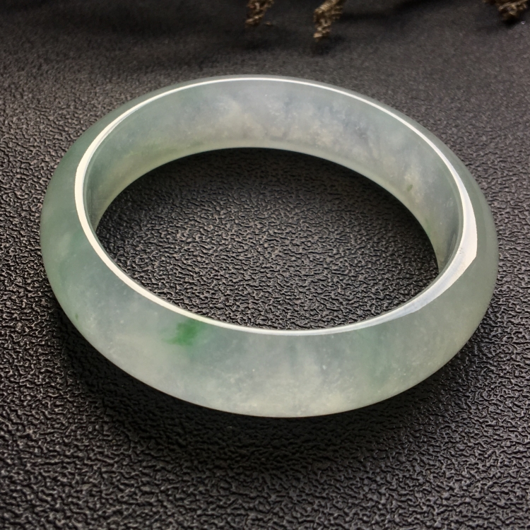 （超值推荐）冰种略飘花手镯（58.3mm）