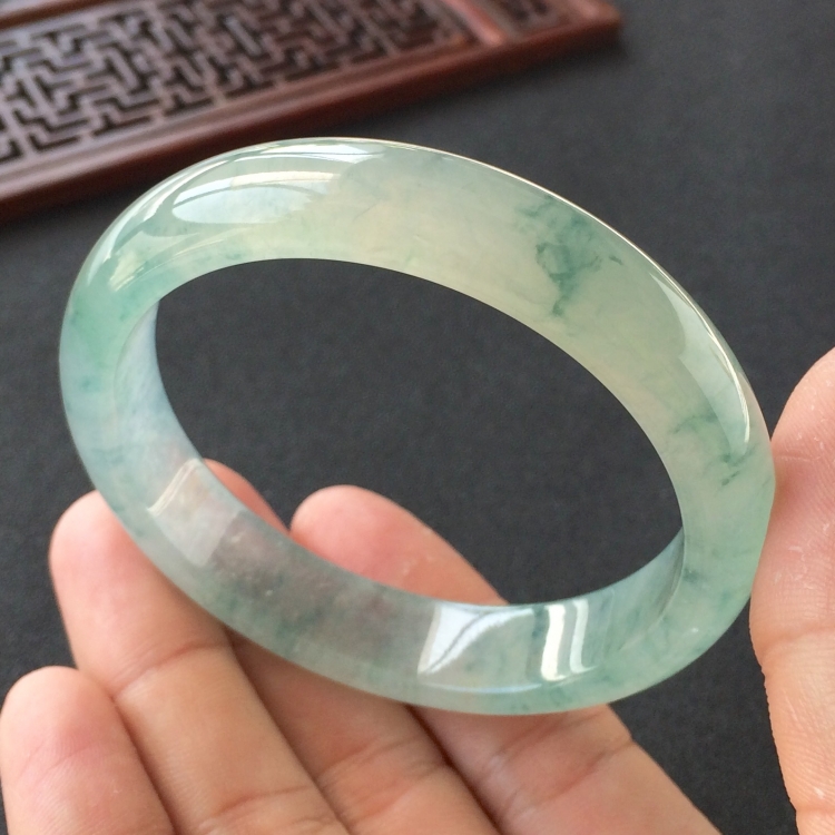 (超值推荐)冰种飘花手镯(56.6mm)