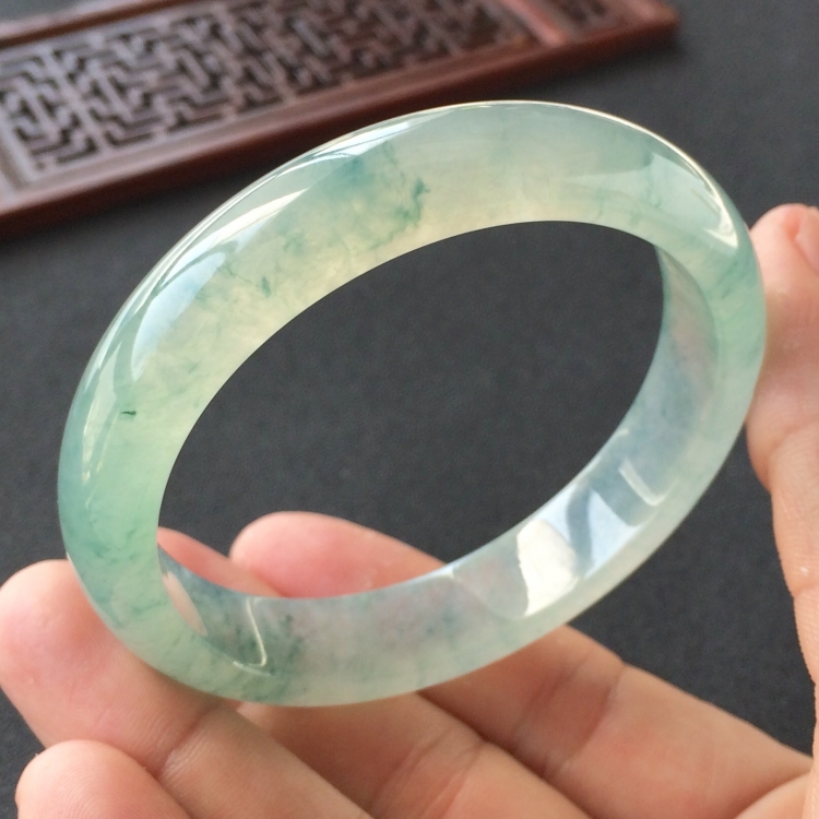 (超值推荐)冰种飘花手镯(56.6mm)