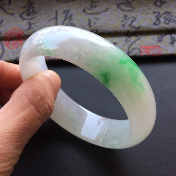 (超值推荐)糯冰种飘翠手镯(57.5mm)