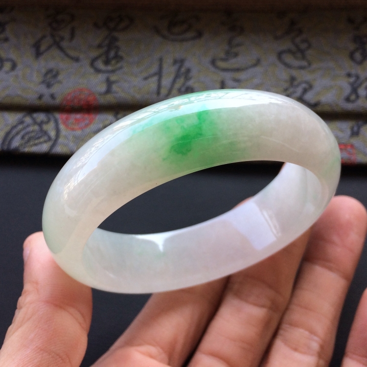 (超值推荐)糯冰种飘翠手镯(57.5mm)