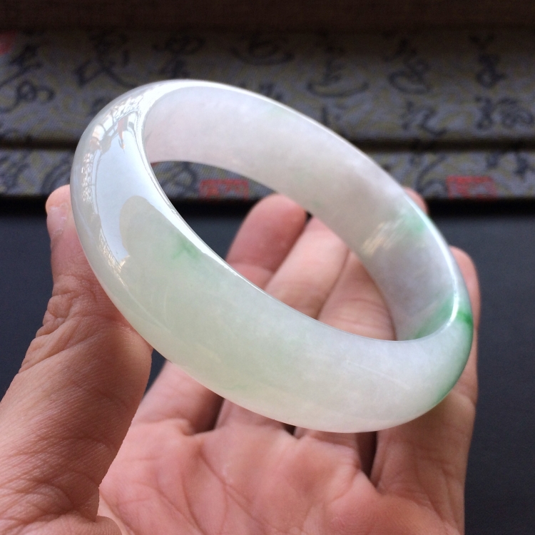 (超值推荐)糯冰种飘翠手镯(57.5mm)