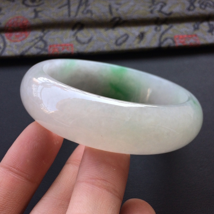 (超值推荐)糯冰种飘翠手镯(57.5mm)