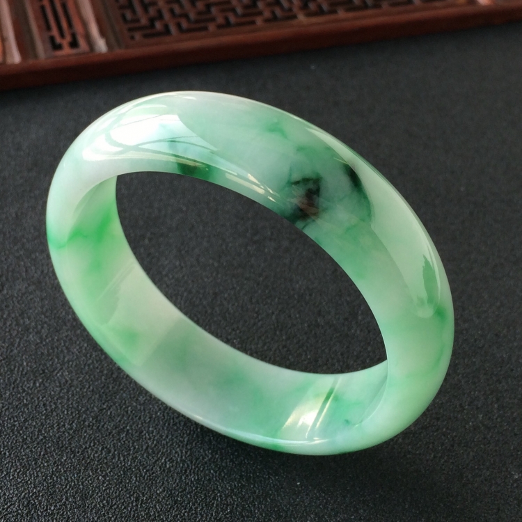 (超值推荐)糯冰种飘翠手镯(57.5mm)
