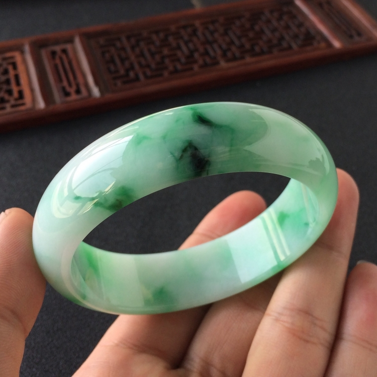 (超值推荐)糯冰种飘翠手镯(57.5mm)
