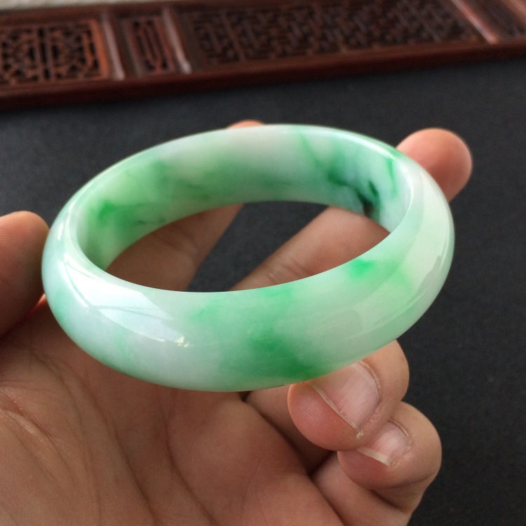 (超值推荐)糯冰种飘翠手镯(57.5mm)