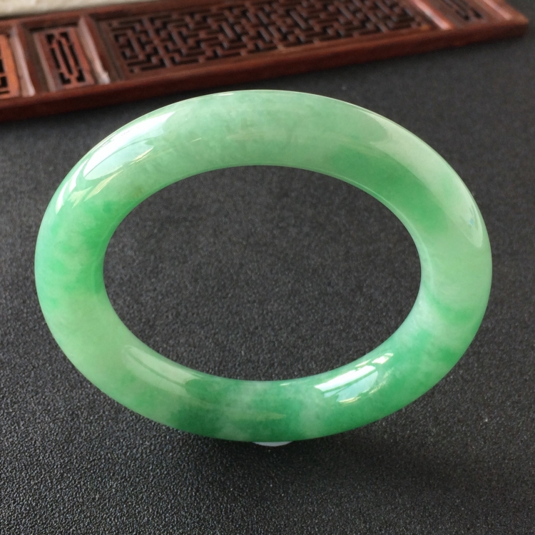 (超值推荐)糯冰种飘翠圆条手镯(57.8mm)