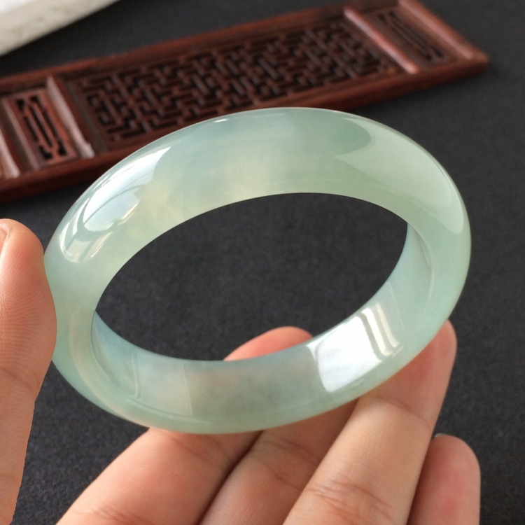 (超值推荐)冰种晴水手镯(58mm)