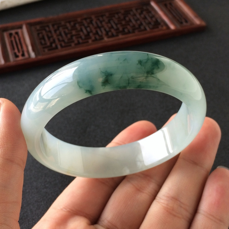 (超值推荐)糯冰种飘花手镯(59mm)
