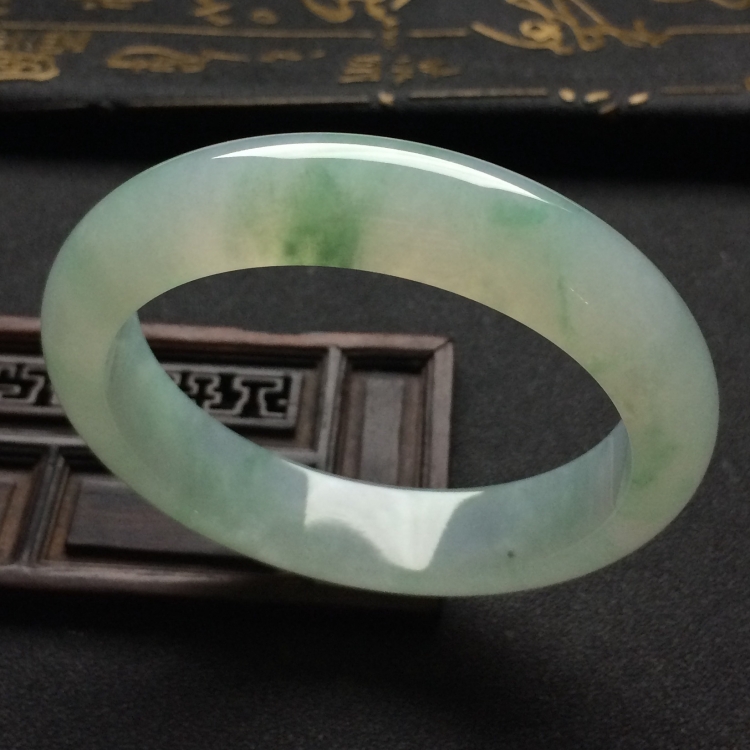 （超值推荐）糯冰种略飘花手镯（57.1mm）